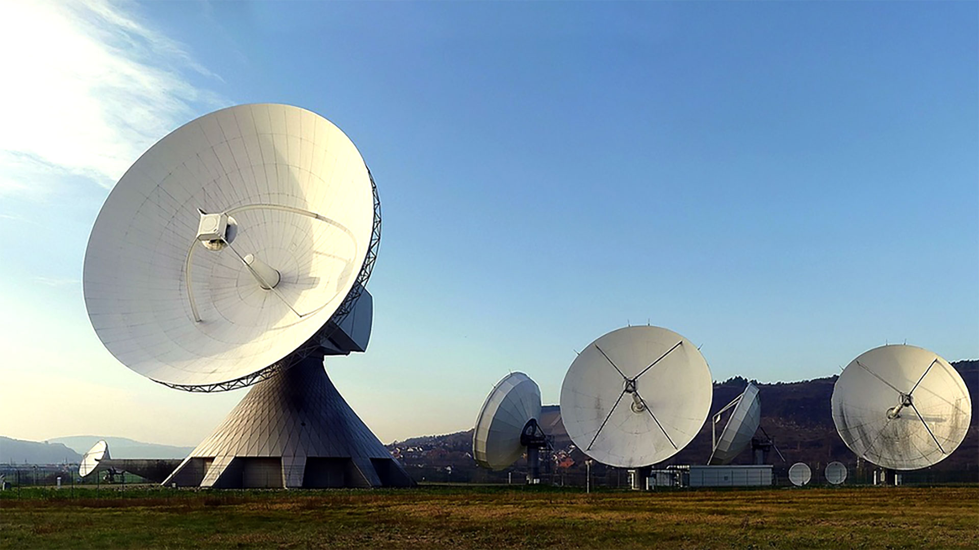 radar-dish-63013_1280@2x.jpg