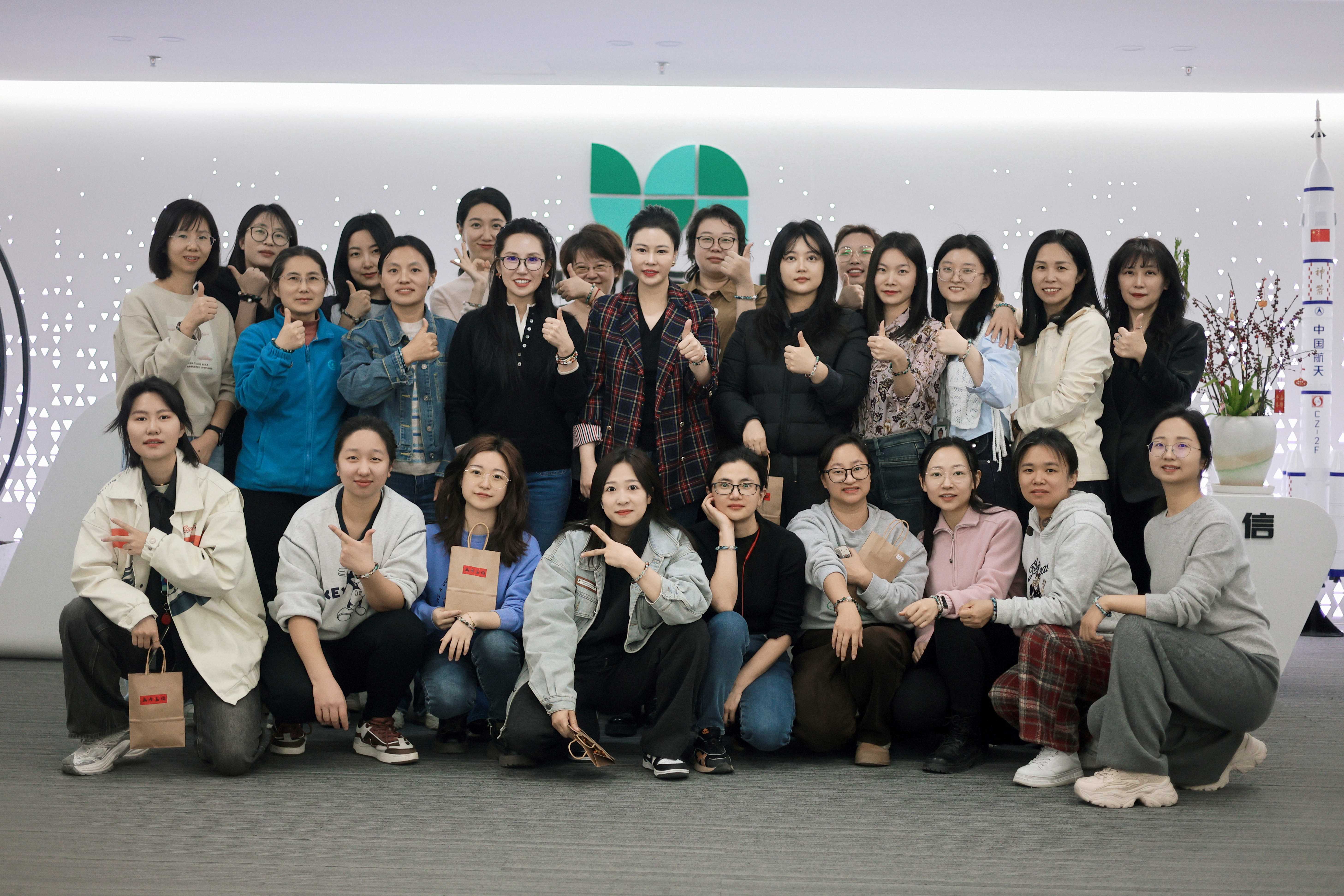 巾帼问天 英姿揽月 致敬航天界女性